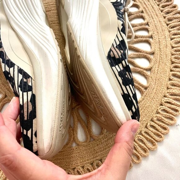 APL Streamline Low Top Running Sneakers Parchment Black Leopard Size 7 - Picture 7 of 14